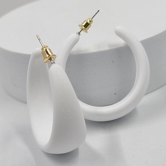 White 80's Retro Smooth Matte Texture 1.5" Semi Wide Fashion Hoop Earrings - Picture 4 of 11